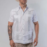 Guayabera Platini Performance Bordada Blanca