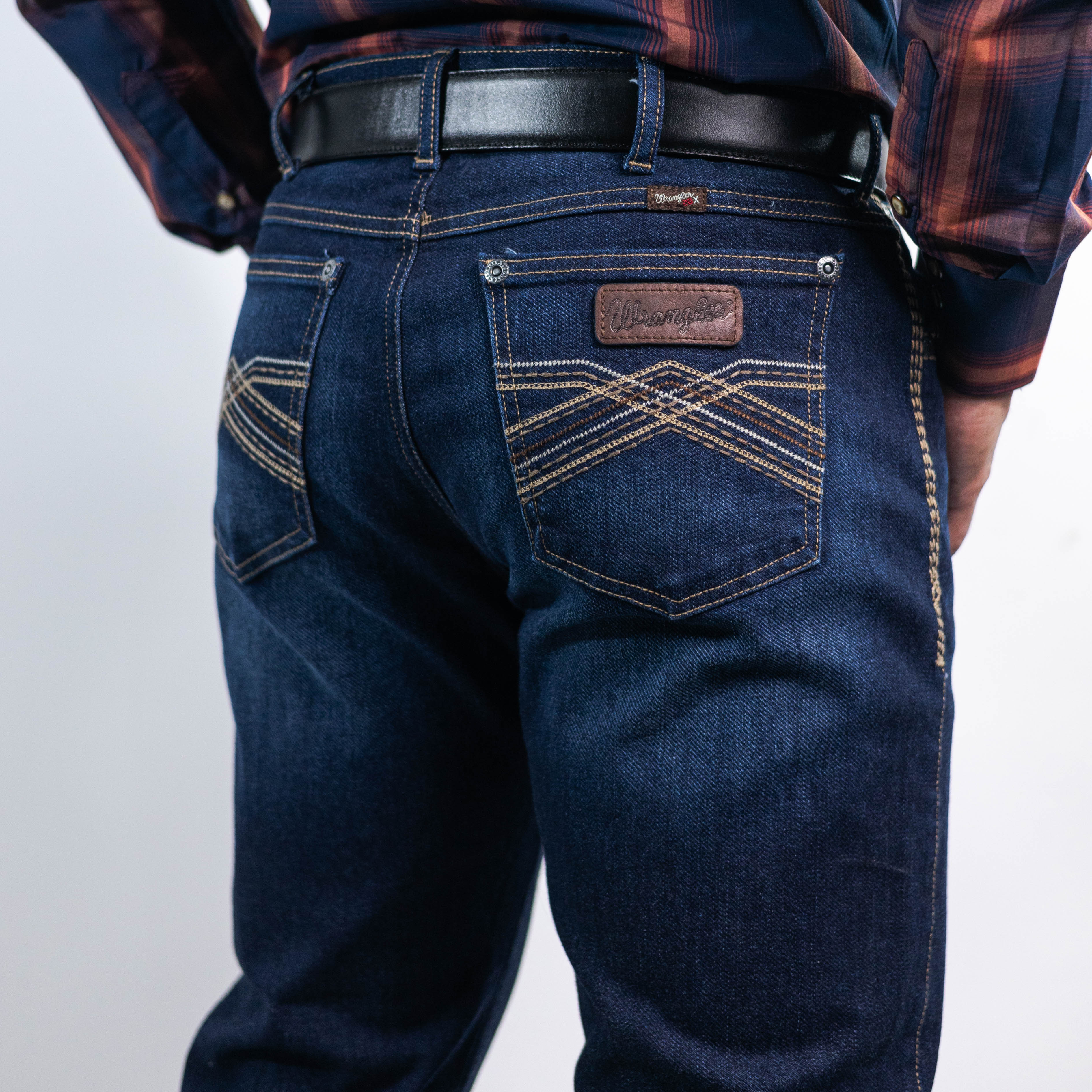 Pantalon Wrangler 20X Slim Straight 122