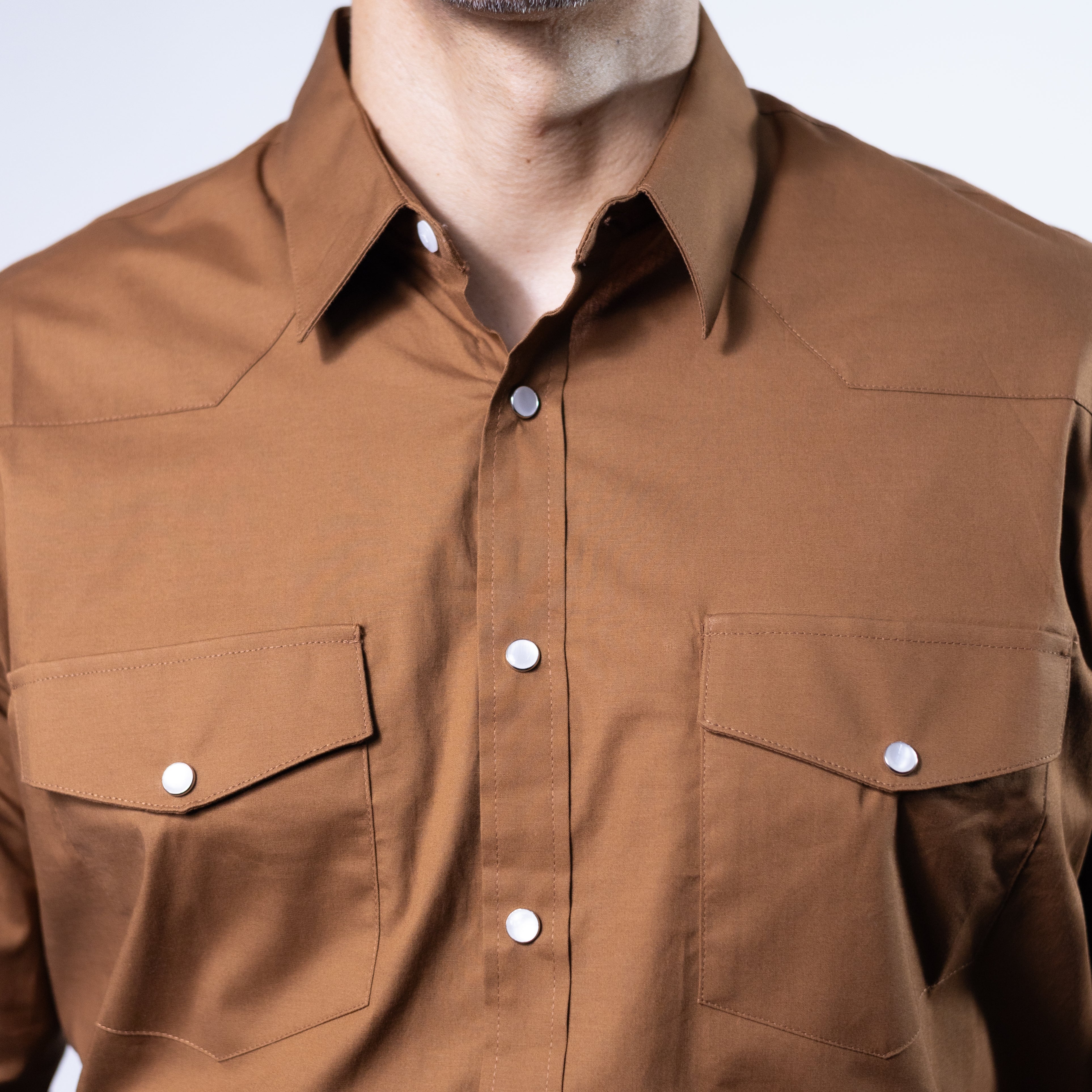 CAMISA MONTERO LISA CAFÉ