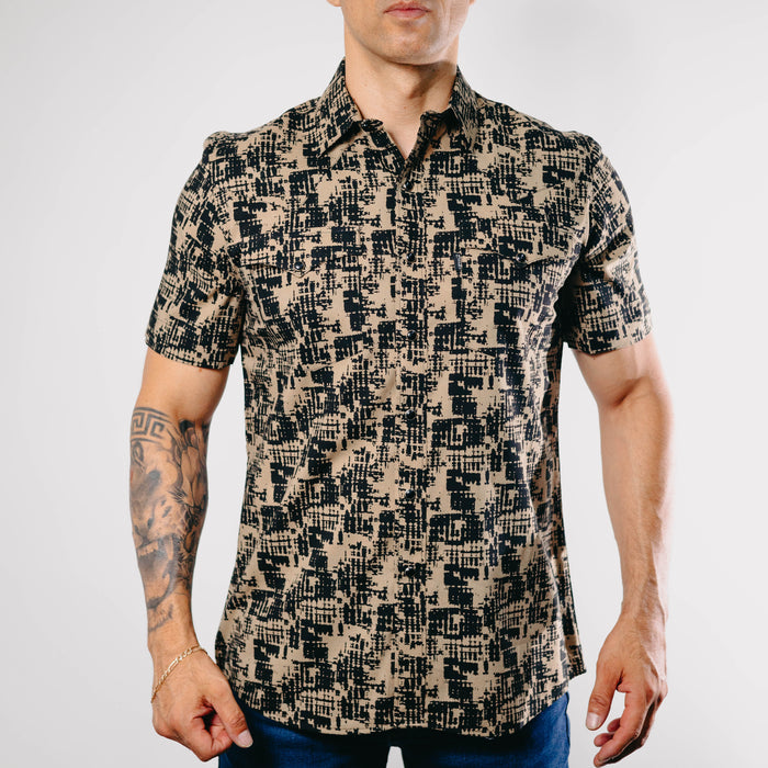 Camisa Bochi Manga Corta Estampada Negro/Beige 011
