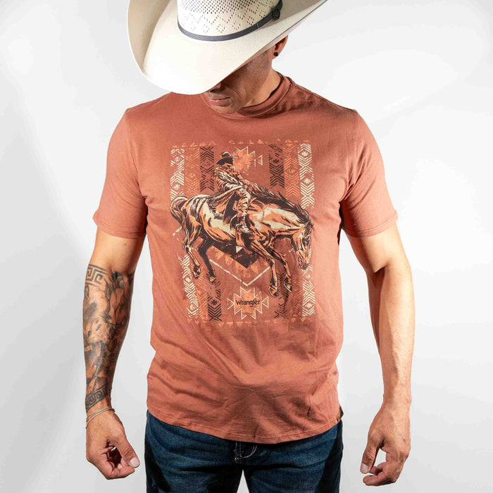 PLAYERA WRANGLER MARRON JINETE