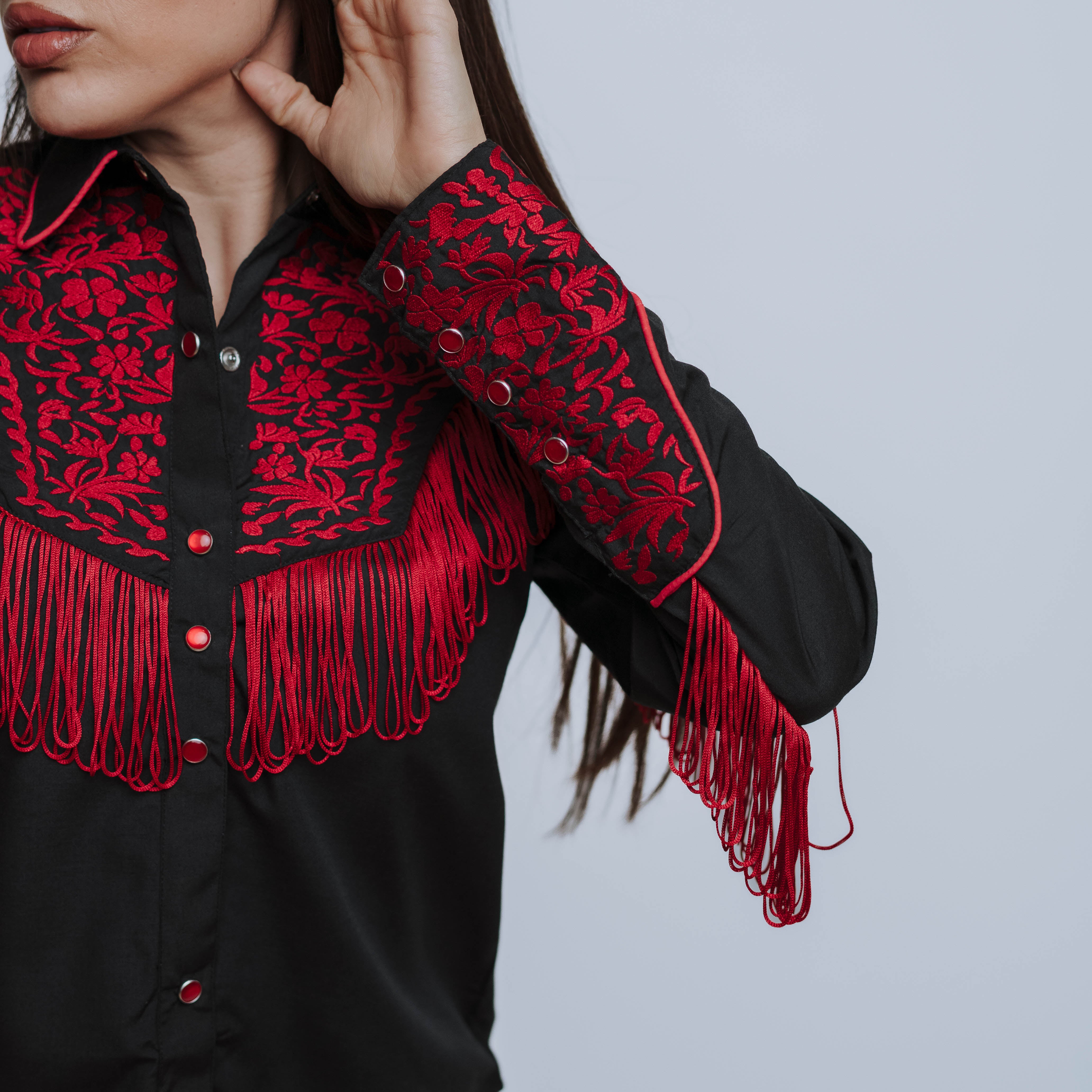 Blusa American West Bord Finge Negra/Rojo 006