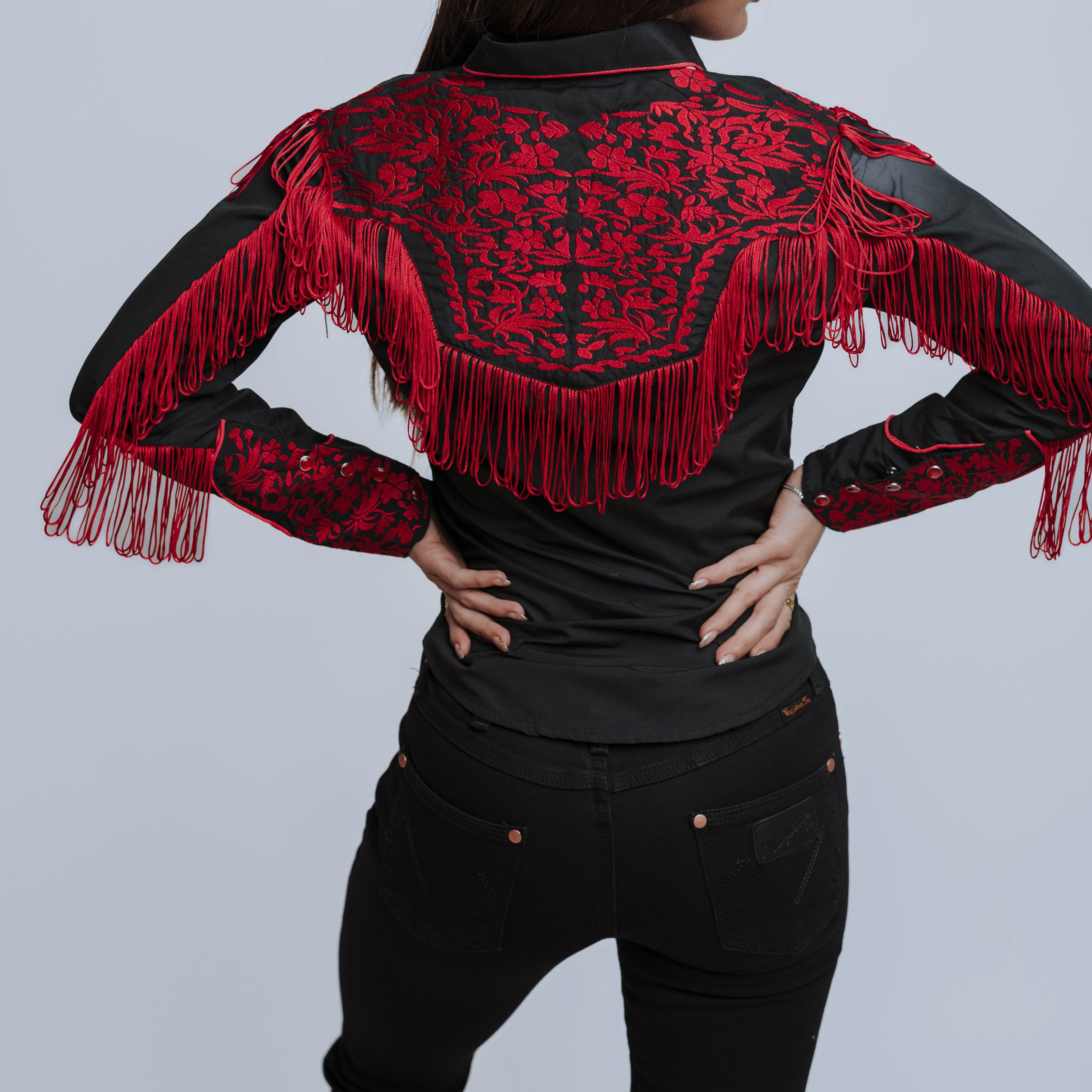 Blusa American West Bord Finge Negra/Rojo 006